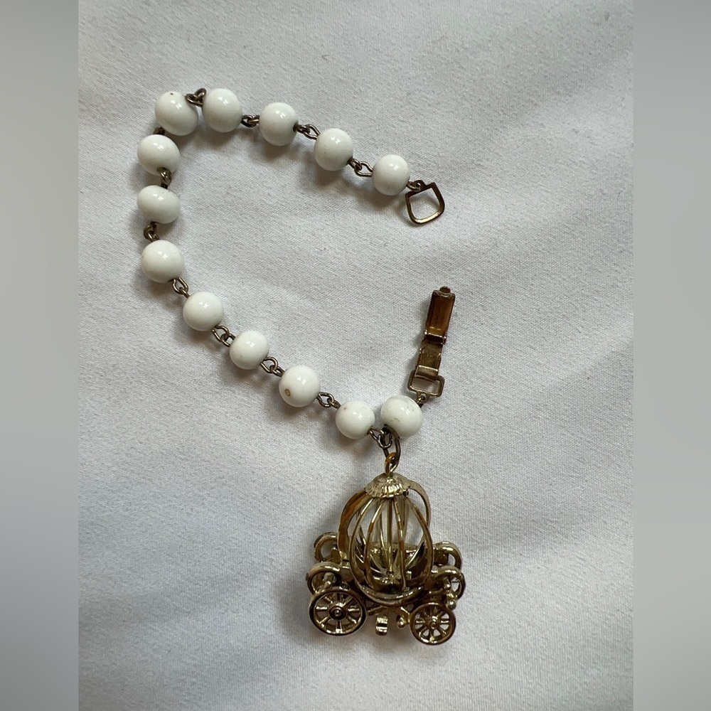 Vintage‎ Cinderella Carriage & White Bead Girls Charm Bracelet